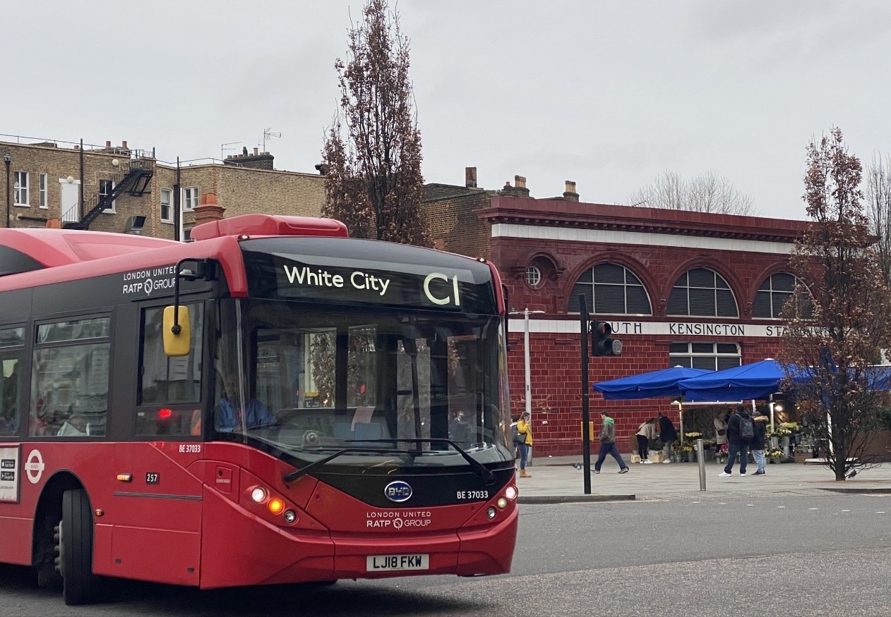 Image of bus outside LUL station